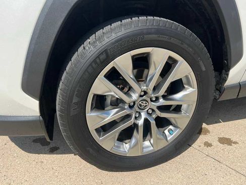 Used 2020 Toyota RAV4 Limited image 9