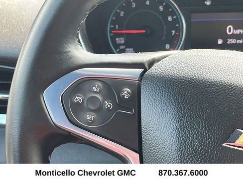 Used 2023 Chevrolet Traverse LT FWD image 16