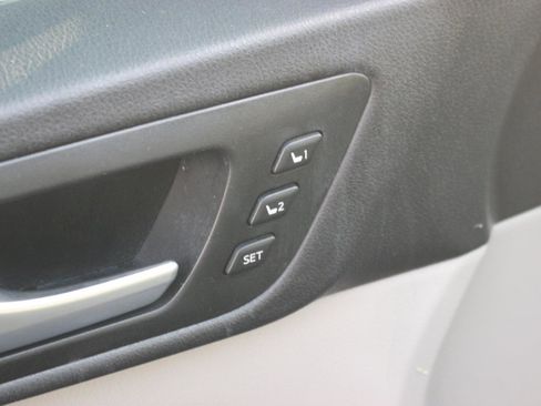 Used 2016 Toyota Highlander Limited image 13