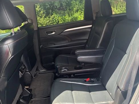 Used 2016 Toyota Highlander XLE AWD/4WD image 24