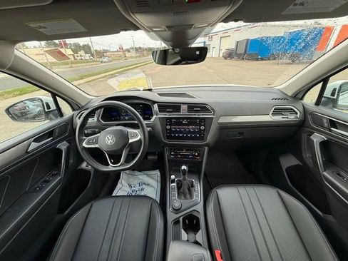 Used 2022 Volkswagen Tiguan SE AWD/4WD image 19