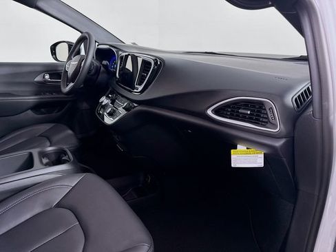 New 2026 Chrysler Voyager LX FWD image 32