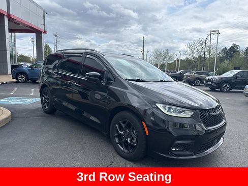 Used 2021 Chrysler Pacifica Touring-L w/ Uconnect Theater Family Group image 9