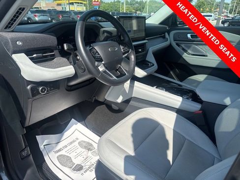 Used 2025 Ford Explorer Platinum w/ Ultimate Package image 3