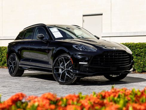 Used 2025 Aston Martin DBX 707 image 71