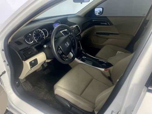 Used 2017 Honda Accord LX image 9