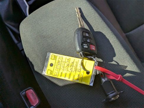 Used 2019 Toyota Corolla LE image 29