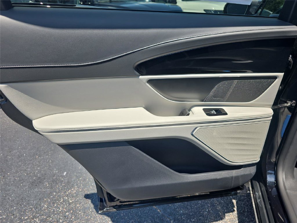New 2026 Lincoln Nautilus Premier AWD/4WD image 9
