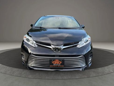 Used 2020 Toyota Sienna XLE image 11