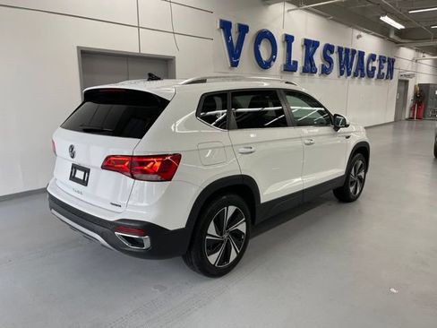 Used 2024 Volkswagen Taos SE w/ Panoramic Sunroof Package AWD/4WD image 4