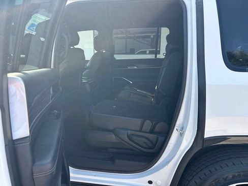 Used 2024 Jeep Wagoneer Series II w/ Flexible Seating Group RWD image 27