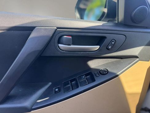 Used 2011 MAZDA MAZDA3 i Touring image 16