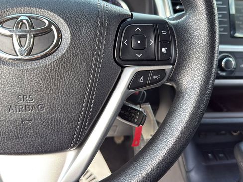 Used 2018 Toyota Highlander LE image 15