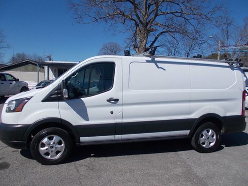 Used 2017 Ford Transit 250 130 Low Roof image 18