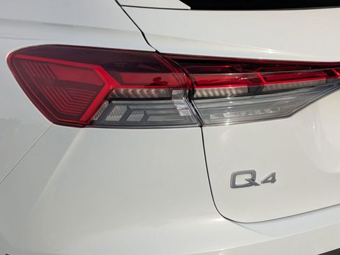 Used 2024 Audi Q4 e-tron Premium Plus image 18