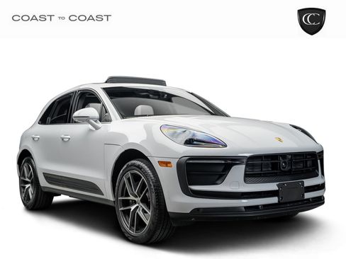 Used 2025 Porsche Macan AWD/4WD image 1