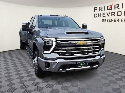 Used 2025 Chevrolet Silverado 3500 LTZ w/ LTZ Plus Package image 3