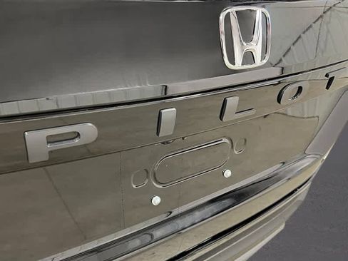 New 2025 Honda Pilot Touring image 4