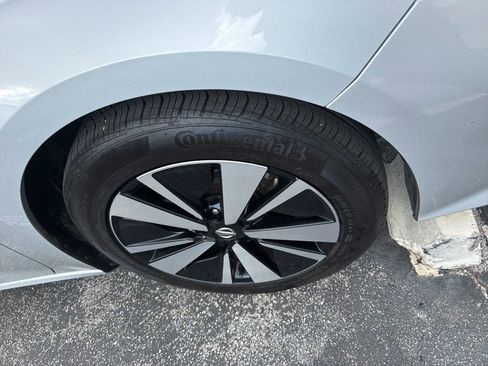 Used 2022 Nissan Altima 2.5 SV image 5