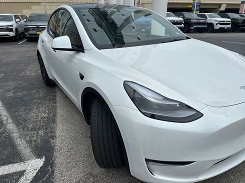 Used 2025 Tesla Model Y Long Range AWD/4WD image 1