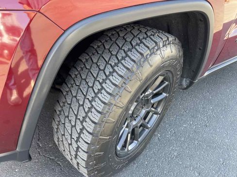 Used 2019 Jeep Grand Cherokee Laredo image 21