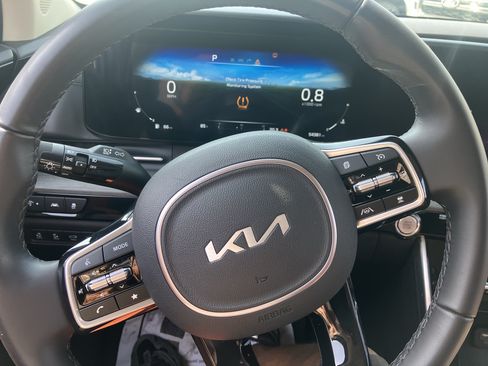 Used 2024 Kia Carnival SX FWD image 23