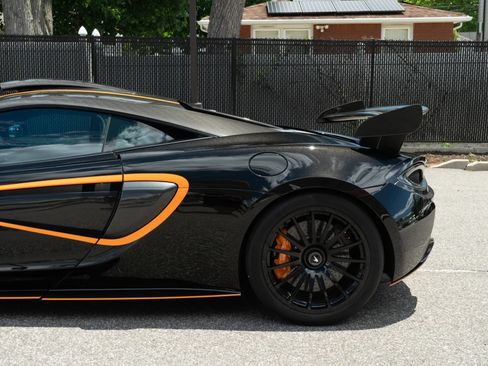 Used 2020 McLaren 620R RWD image 25