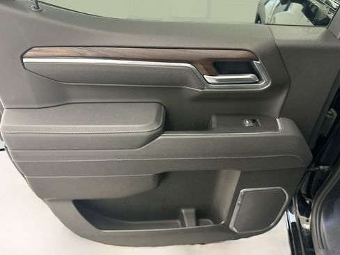 Used 2025 GMC Sierra 1500 SLT image 26
