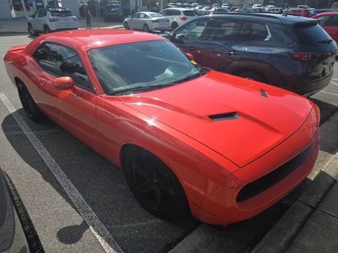 Used 2018 Dodge Challenger SXT RWD image 2
