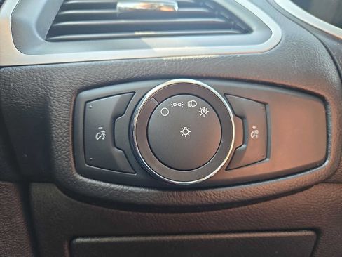 Used 2018 Ford Edge SEL FWD image 22
