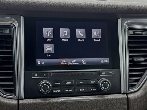 Used 2017 Porsche Macan S image 9