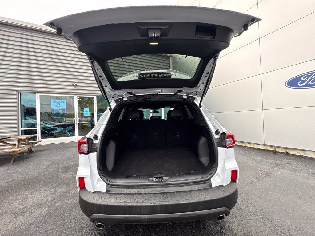 Used 2025 Ford Escape ST-Line FWD image 7