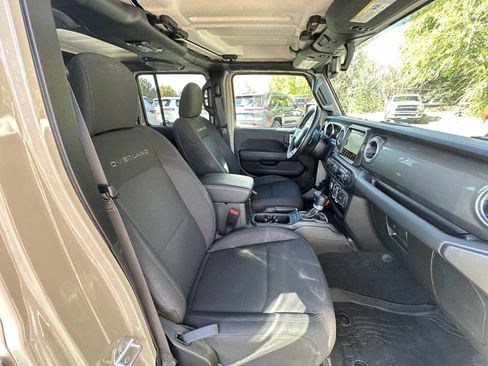 Used 2022 Jeep Gladiator Overland w/ Trailer Tow Package image 24