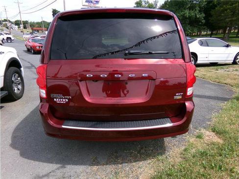 Used 2019 Dodge Grand Caravan SXT image 32