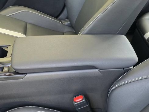Used 2025 Toyota Camry SE w/ Convenience Package FWD image 8