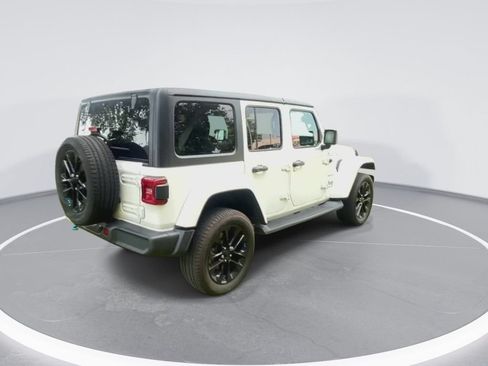 Used 2023 Jeep Wrangler Unlimited Sahara w/ Cold Weather Group AWD/4WD image 8