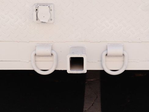 Used 2019 Isuzu NPR image 34