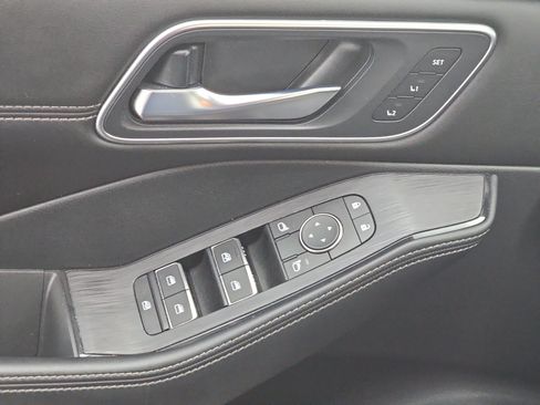 Certified 2023 Nissan Rogue Platinum w/ Platinum Premium Package AWD/4WD image 28