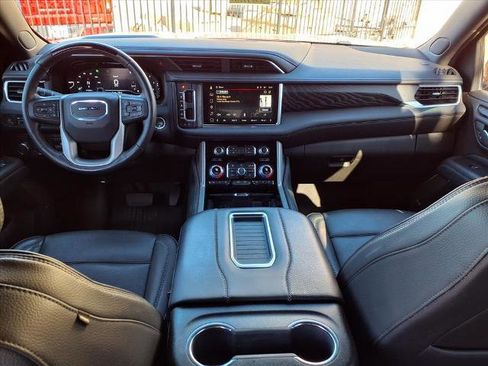 Used 2024 GMC Yukon XL Denali w/ Denali Reserve Package image 4