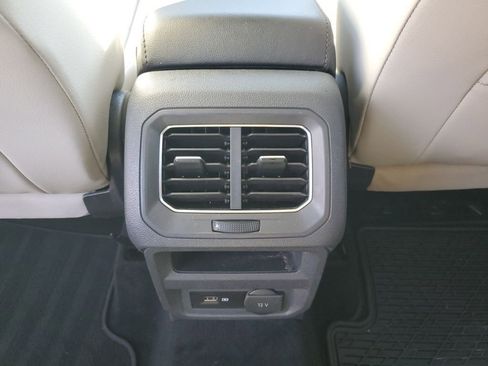 Used 2018 Volkswagen Tiguan SE w/ Panoramic Sunroof Package image 21