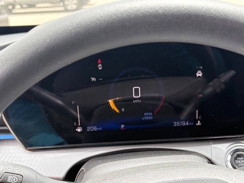 Used 2025 Chevrolet Trax LT FWD image 11