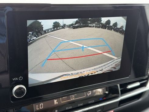 New 2026 Toyota Sienna LE FWD image 15