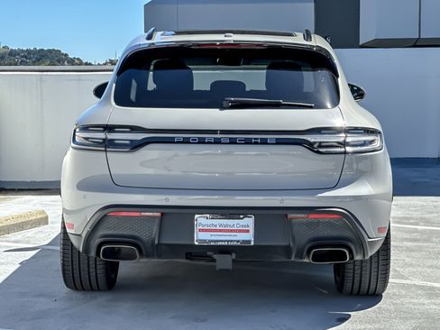 Certified 2025 Porsche Macan image 7