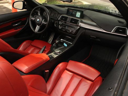 Used 2018 BMW M4 Convertible RWD image 22