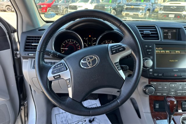 Used 2011 Toyota Highlander Limited w/ Tow Pkg FWD image 16