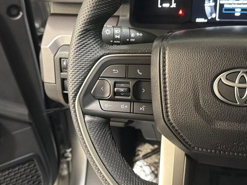 Used 2024 Toyota Tacoma SR5 AWD/4WD image 17