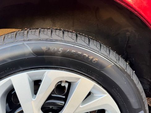 Used 2019 Toyota Corolla LE image 12