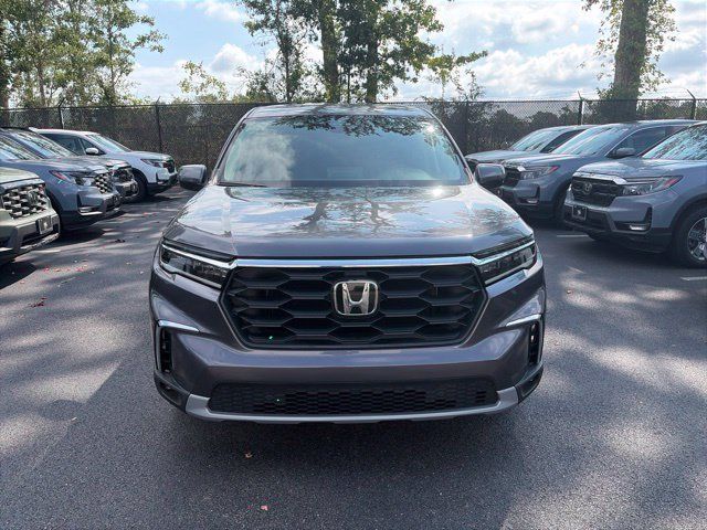 Used 2025 Honda Pilot EX-L image 3