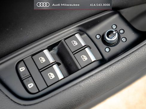Used 2023 Audi Q7 3.0T Premium w/ Convenience Package AWD/4WD image 16
