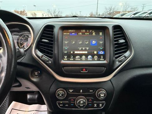 Used 2014 Jeep Cherokee Limited image 34